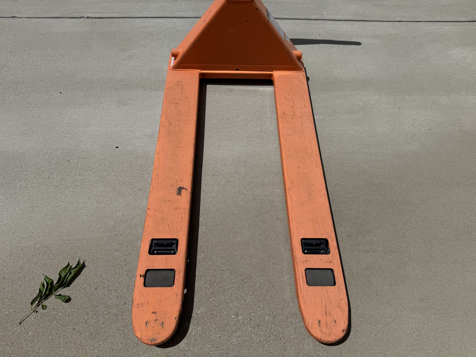 Pallet Jack 5,000 lb capacity