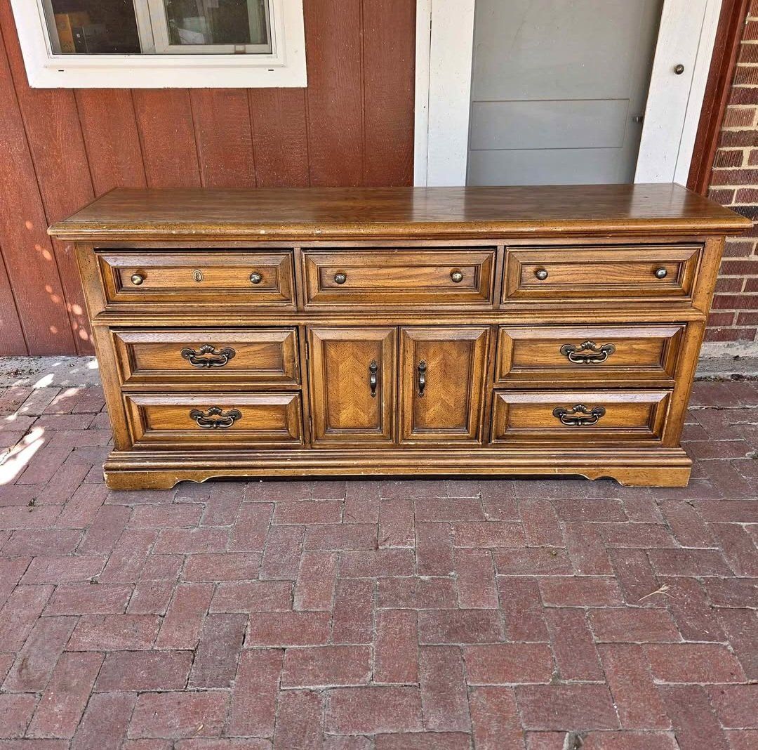 9 Drawer Dresser