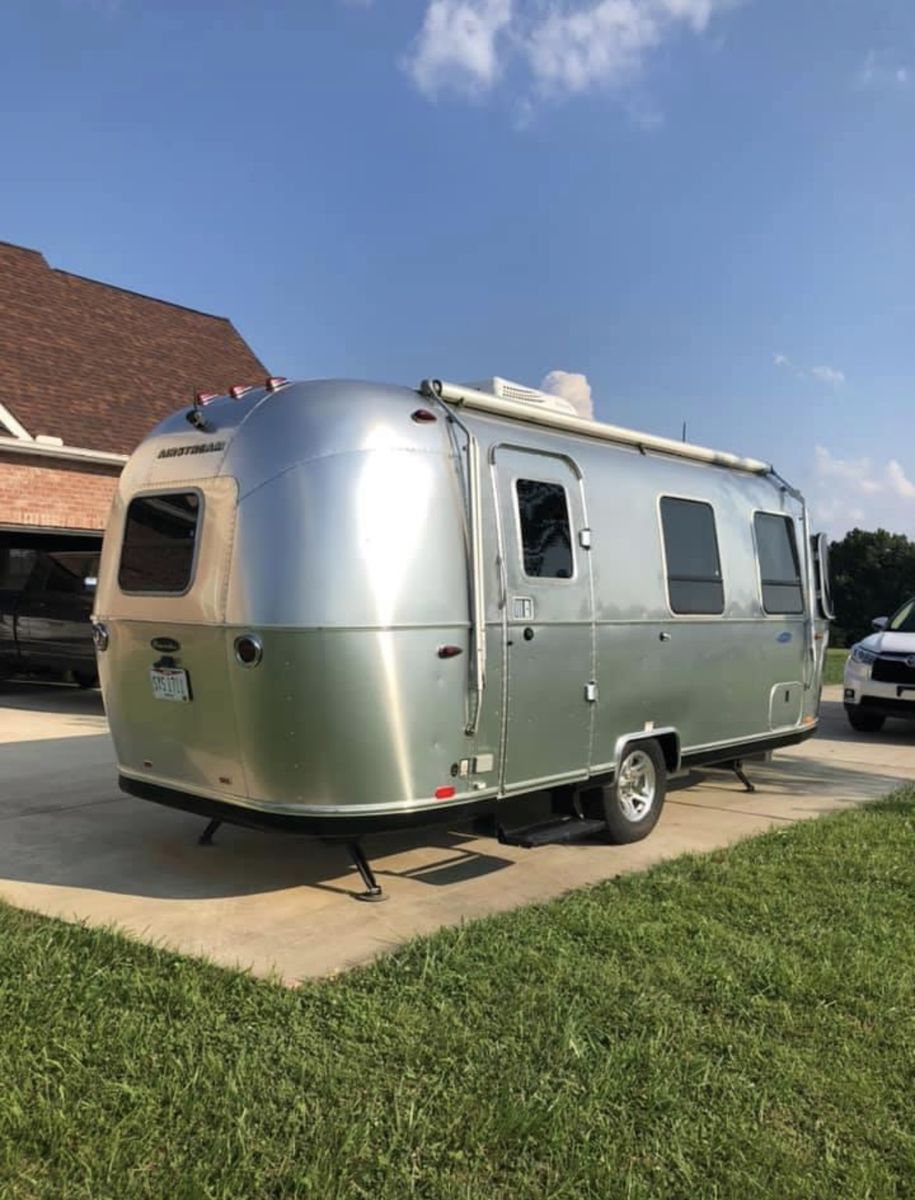 2017 Airstream Sport 22FB Bambi Travel Trailer - Upgraded Solar, Backup Cam, Sleeps 4