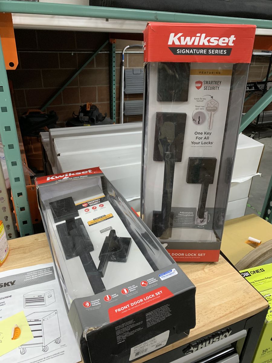 Kwikset San Clemente Matte Black Single Cylinder Low Profile Door Handleset with Halifax Handle Featuring SmartKey Security