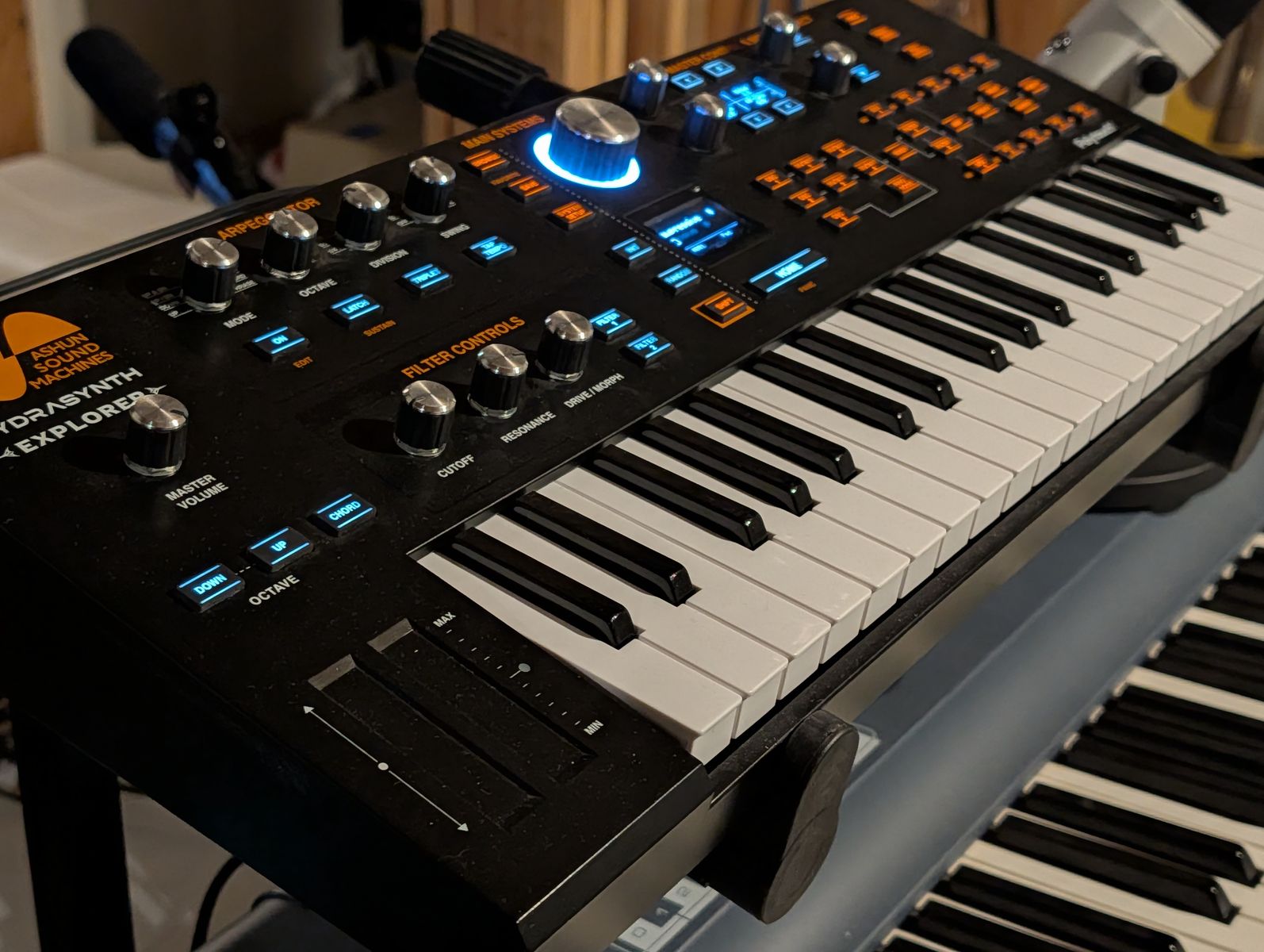 ASM Hydrasynth Explorer Synthesizer with polyphonic aftertouch