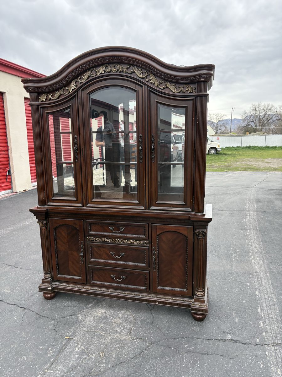 Samuel Lawrence Lighted China Cabinet