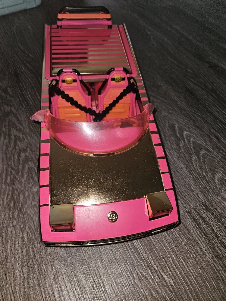 L.O.L. Surprise sports car