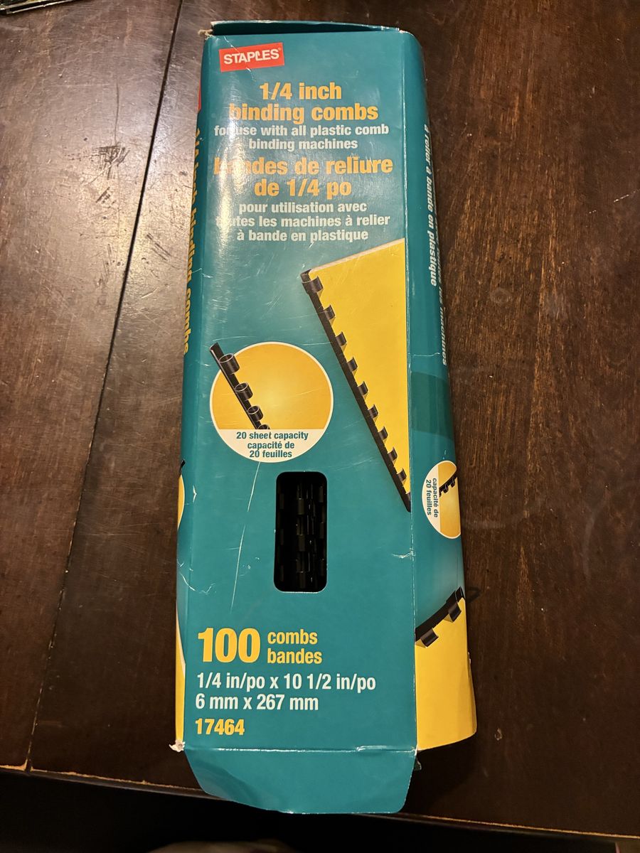 Staples 1/4 Inch Plastic Binding Combs - over 60