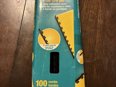 Staples 1/4 Inch Plastic Binding Combs - over 60