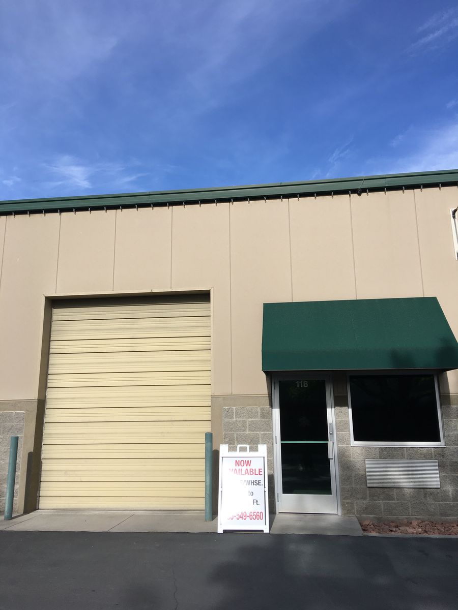 Office/Warehouse Space with Large Garage Door – Sandy Location