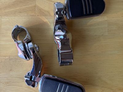 Harley Davidson Chrome Peg Mounts and Streamliner Pegs