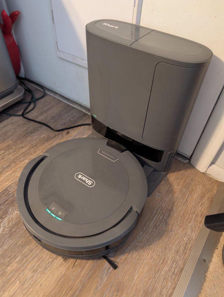 Shark Navigator IQ Robot Vacuum