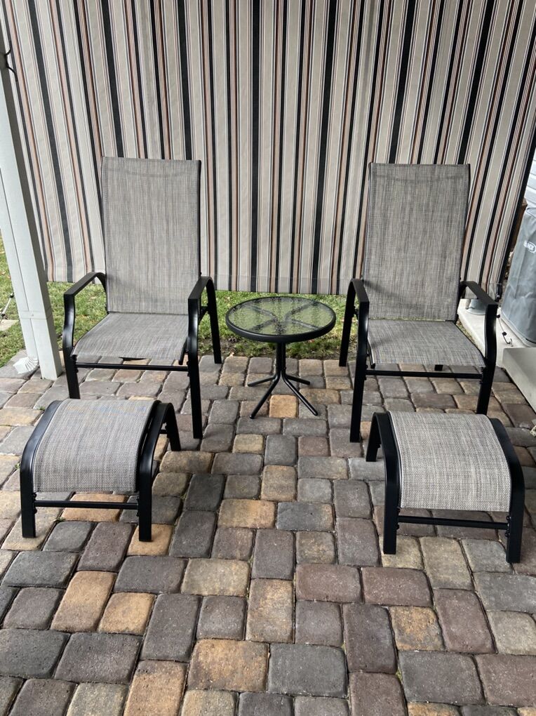 New - 5 Piece Patio Set