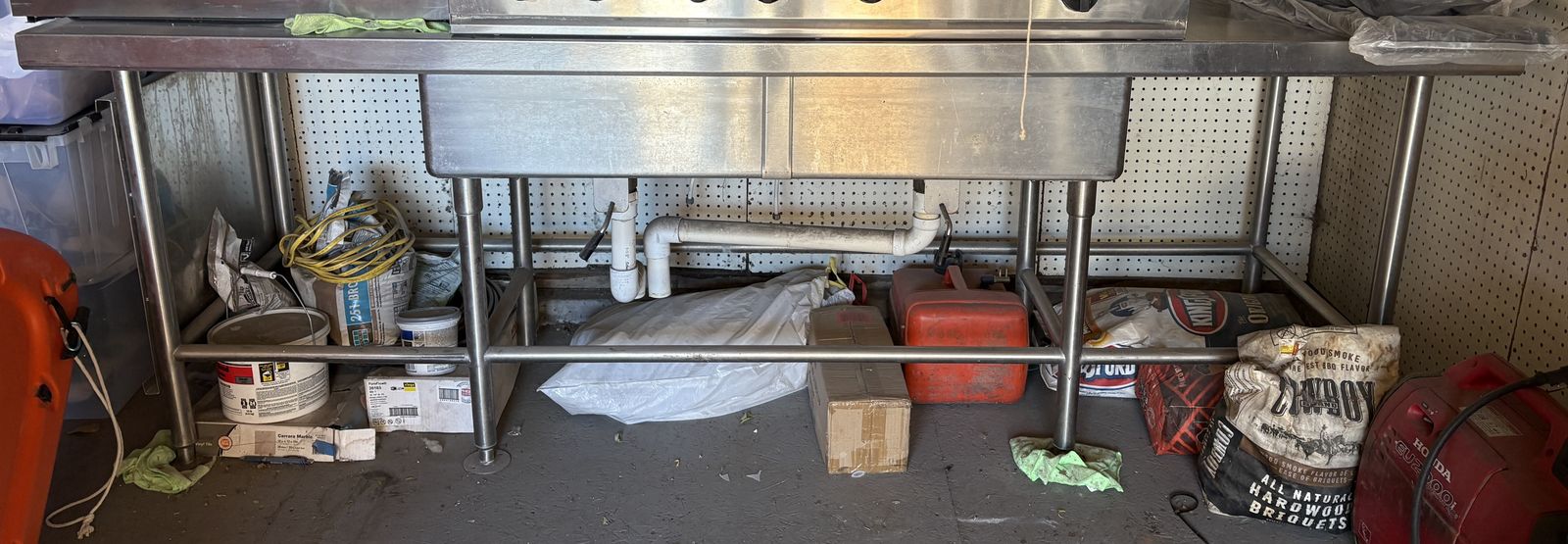 Commercial kitchen sink