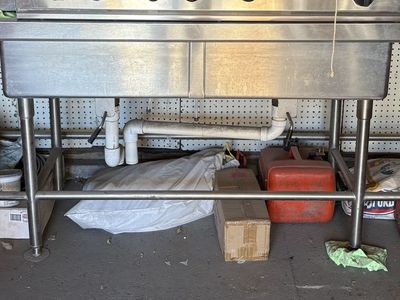 Commercial kitchen sink