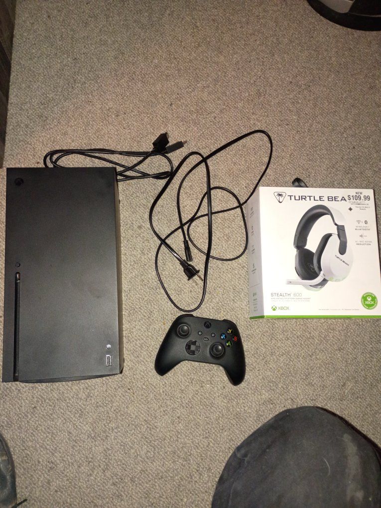 Xbox Series X in Carbon Black, Stealth 600 headphones, 1 Controller and HDMI and Power Cords.