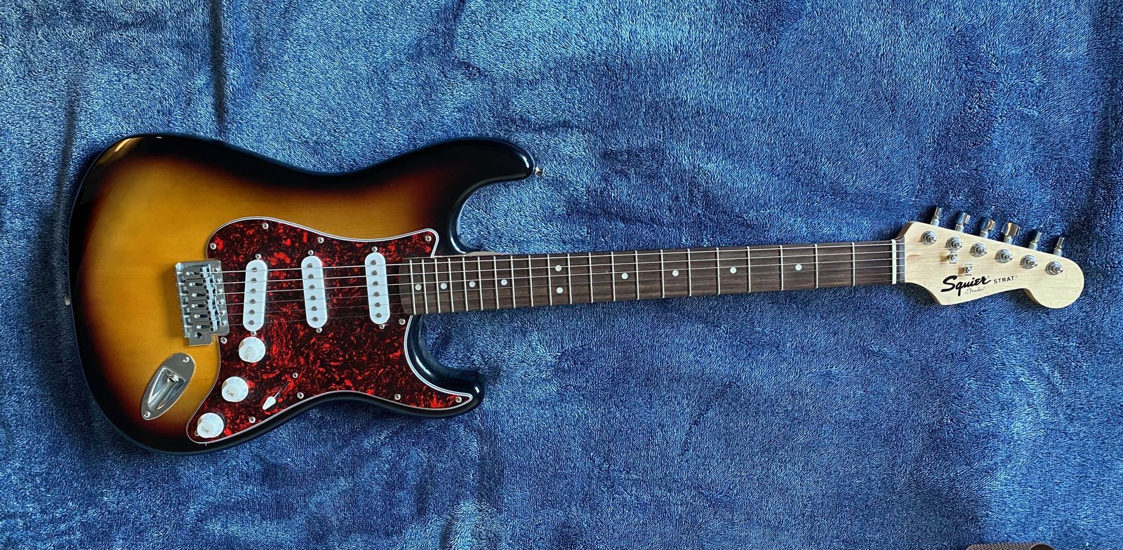 Squier by Fender Stratocaster Electric Guitar Sunburst with Red Tortoiseshell Pickguard and Guitar Case