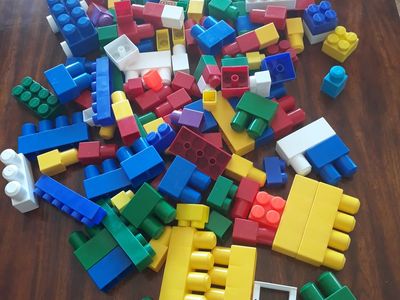 ASSORTED MEGA BLOCKS