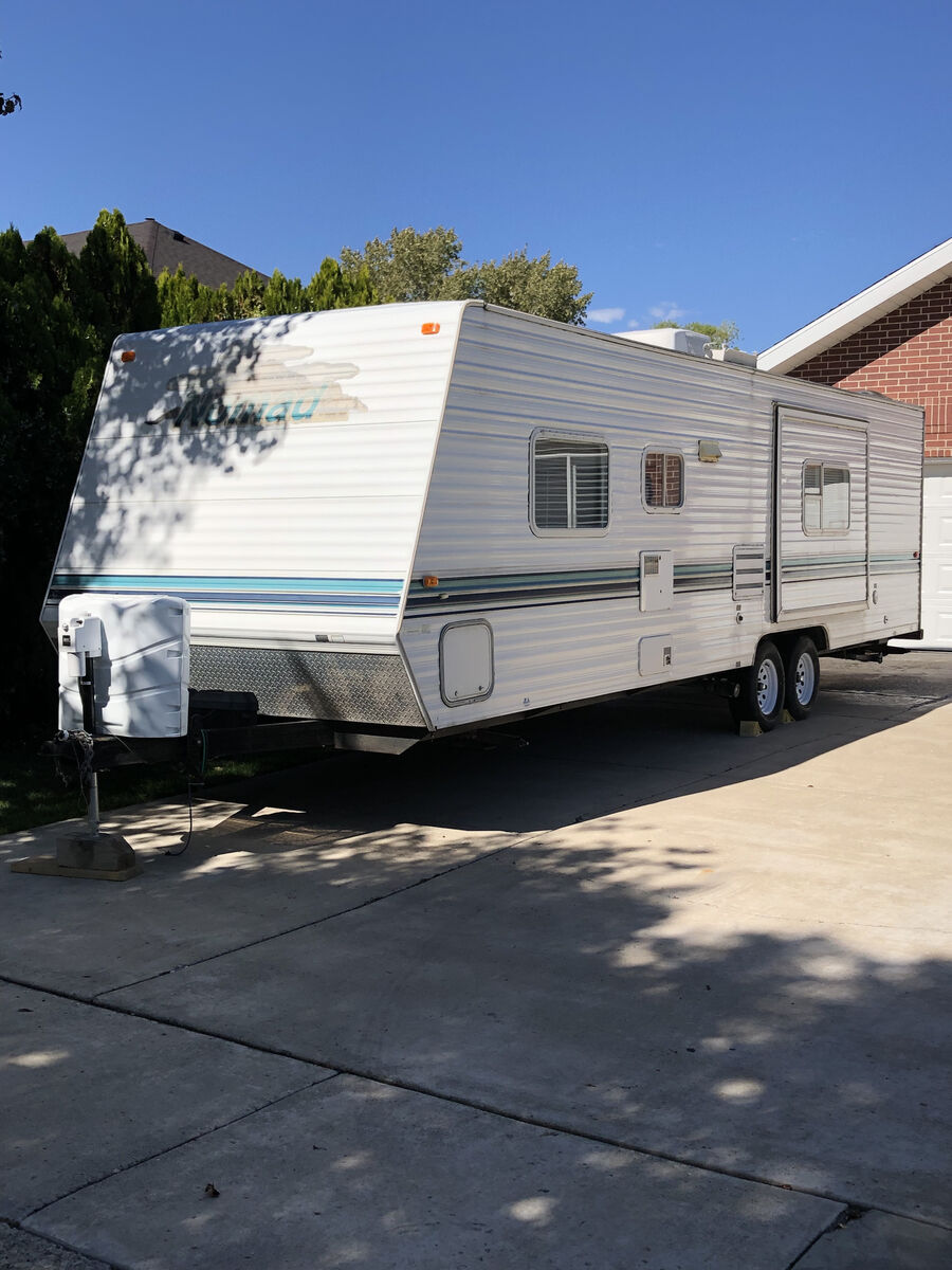 2001 SKYLINE NOMAD 31 ft.  Excellent Condition $7,950, OBO.