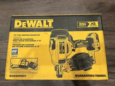 DeWalt DCN45RND1 Roofing Nailer Kit