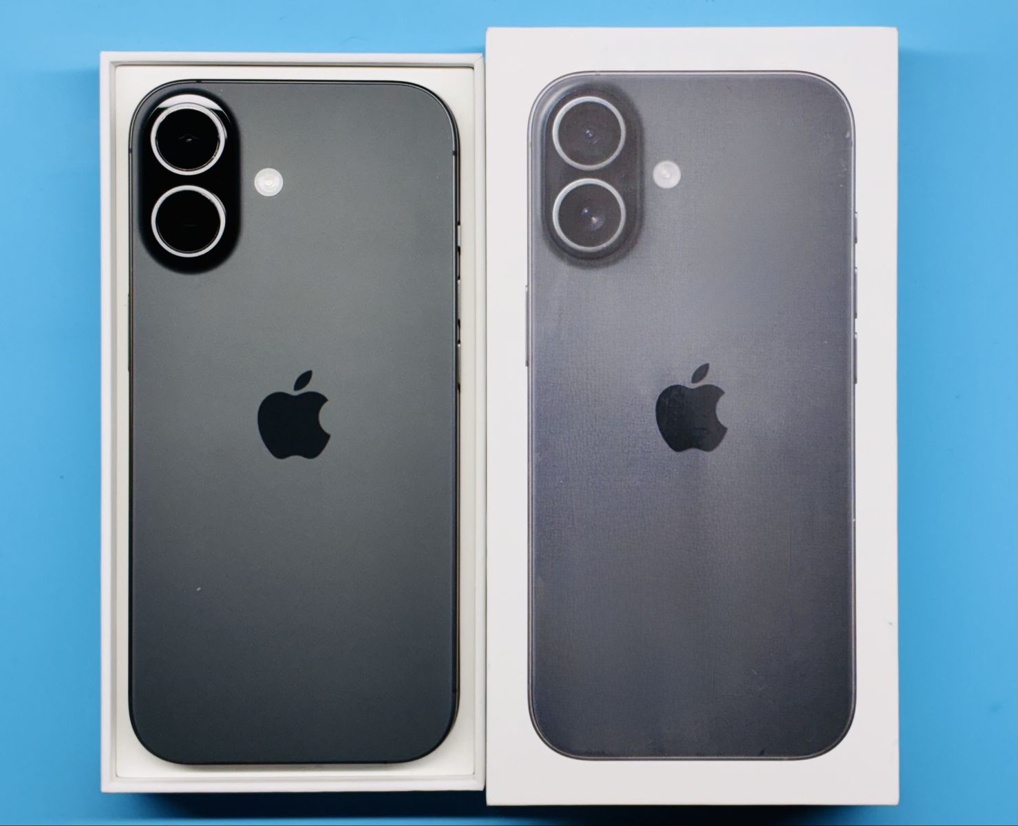 256Gb iPhone  17 100% Battery Health Warranty April 2027