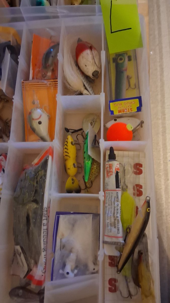 FISHING LURES AND WEIGHTS "L"