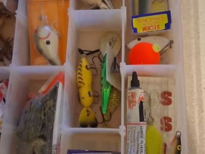 FISHING LURES AND WEIGHTS "L"