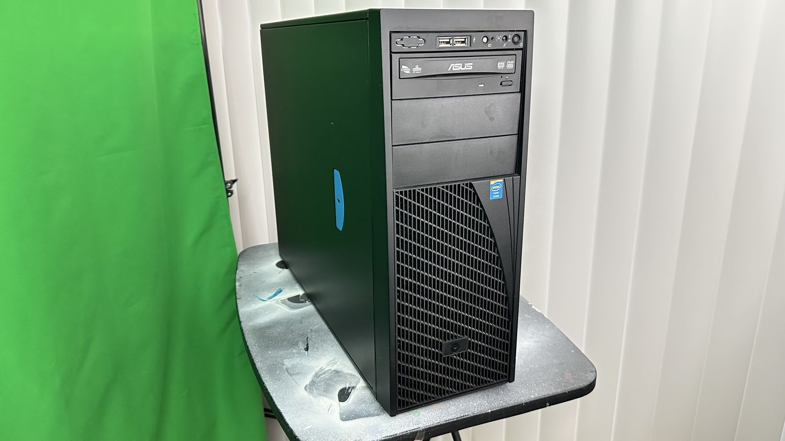 Tower TrueNAS Server, Xeon E3 CPU, 16 GB RAM, 128 GB Intel server-grade SSD, 2x 1 TB HDD, 3x 500 GB, HDD