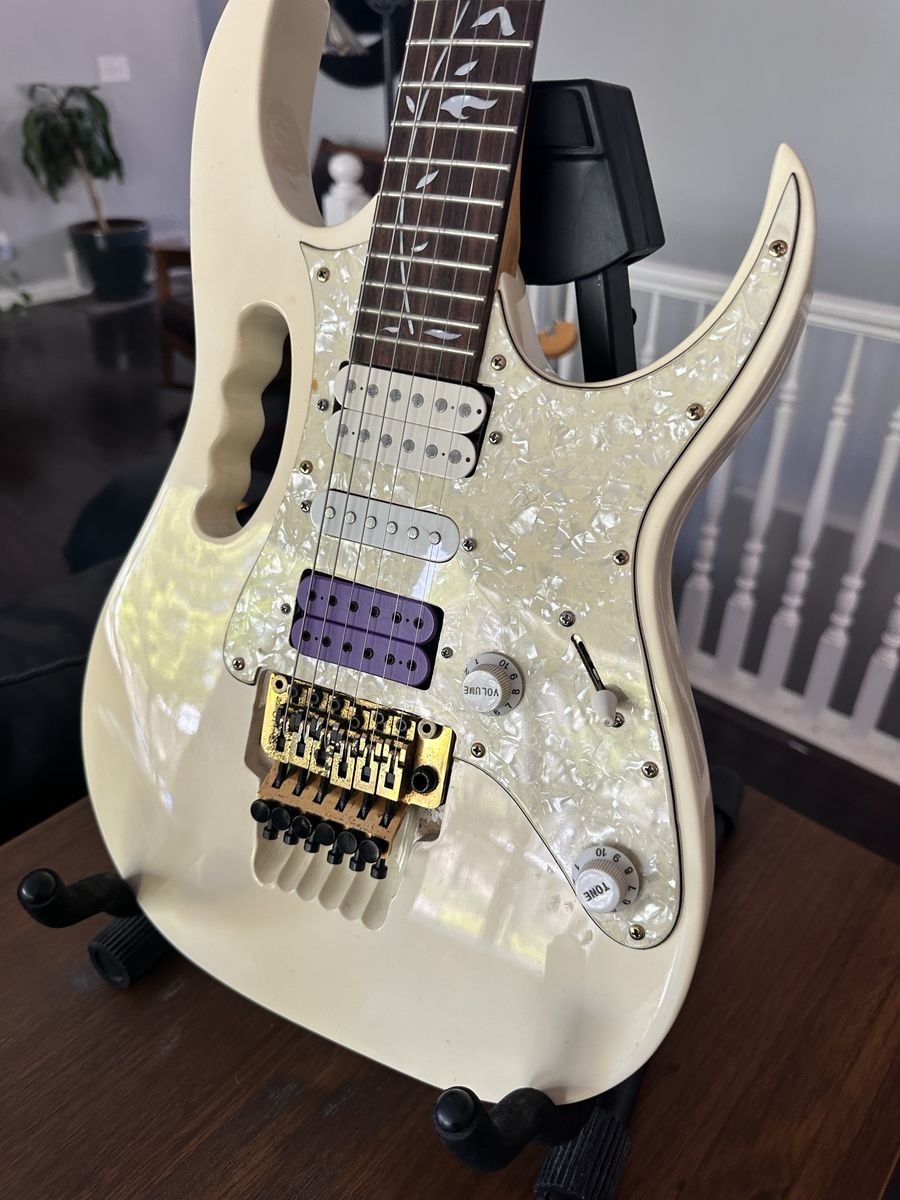 Ibanez JEM 7V -fake