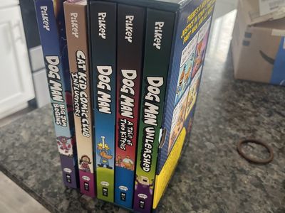 Dav Pilkey Dog Man & Cat Kid Comic Club 6-Book Box Set - Unleashed, Two Kitties, Big Jim, Influencers