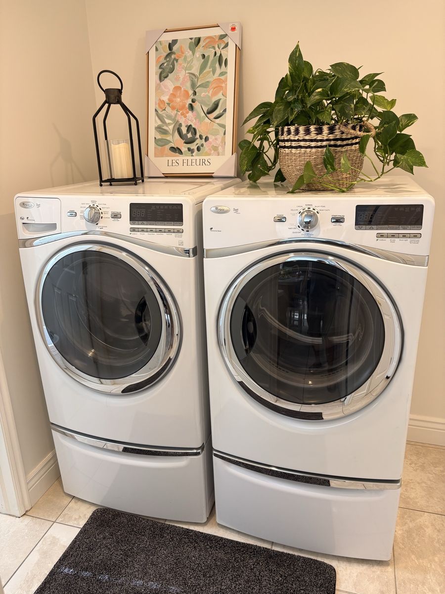 Whirlpool Duet Washer & Gas Dryer