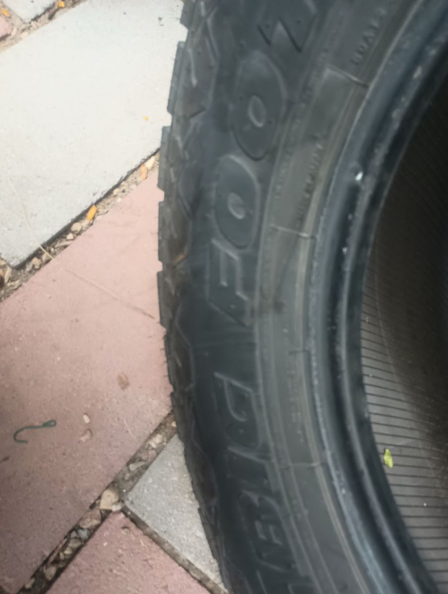 LT 275/70 R18