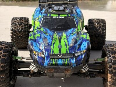 TRAXXAS RUSTLER VXL 4X4