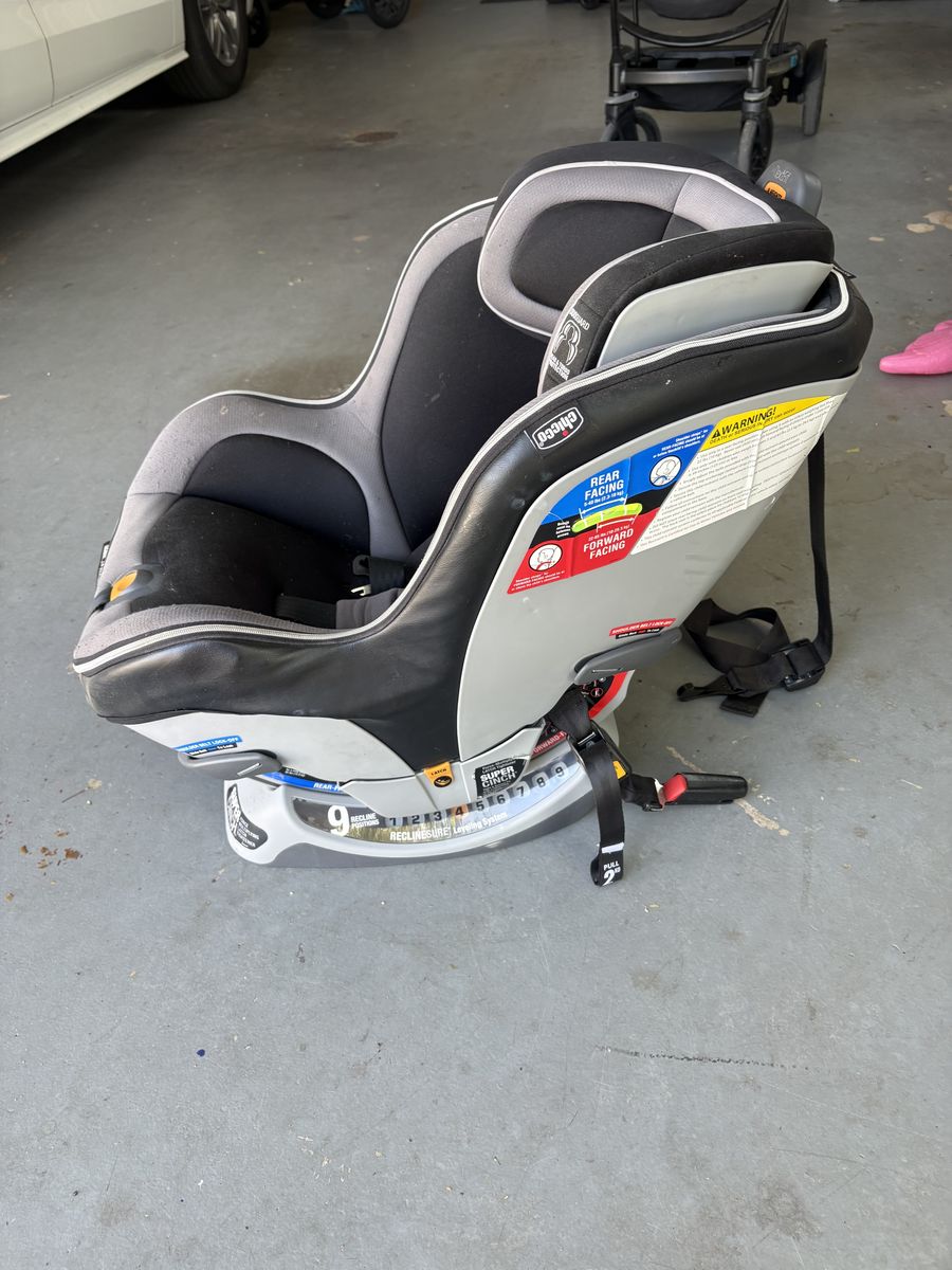Chicco Nextfit Zip Convertible Car Seat Carseat