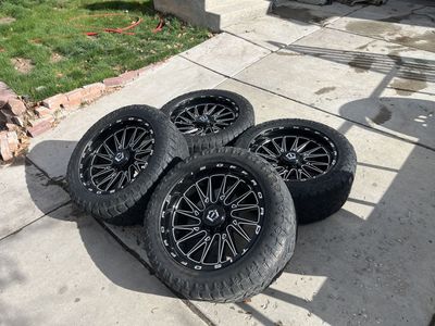 22” TIS wheel and tires on 35X12.50R22