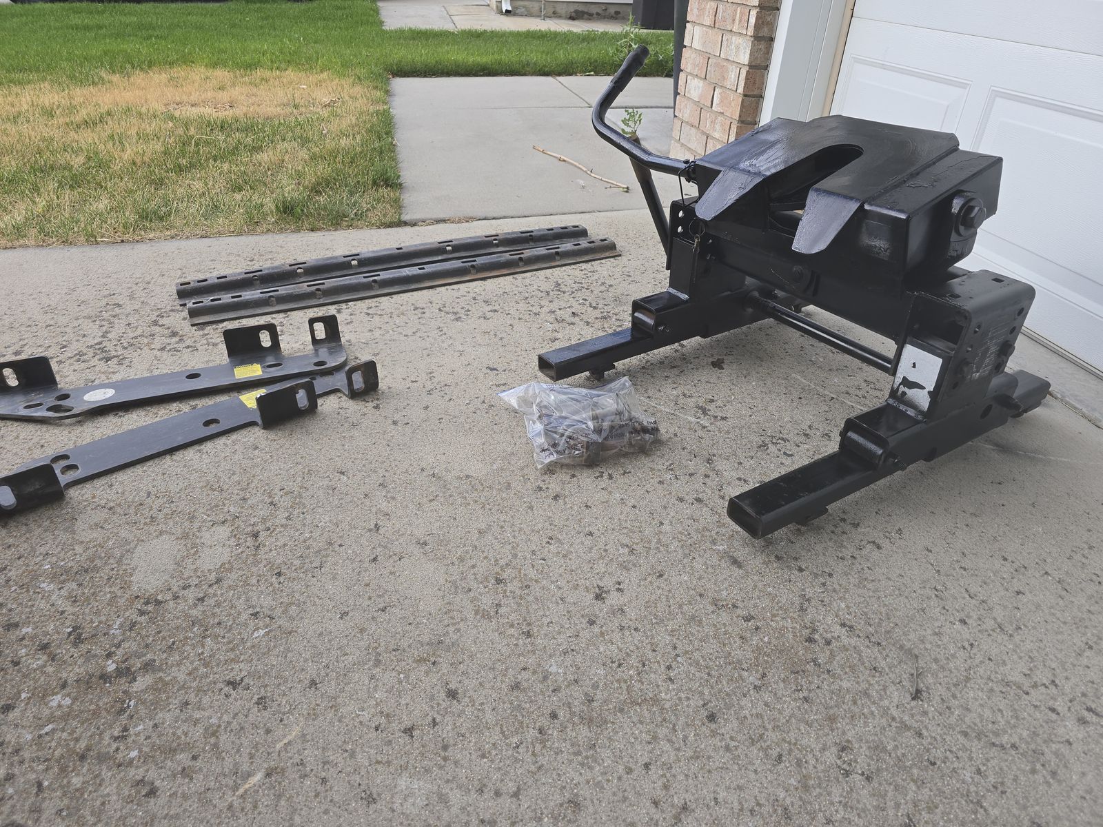 Reese 16K slider 5th wheel hitch