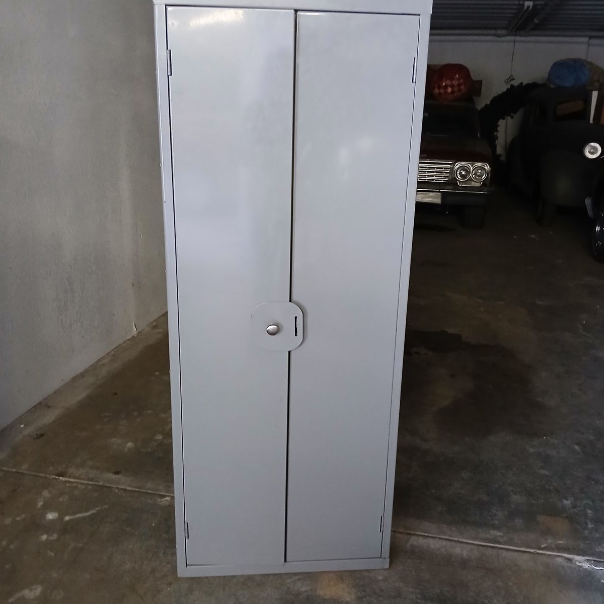 Metal cabinet