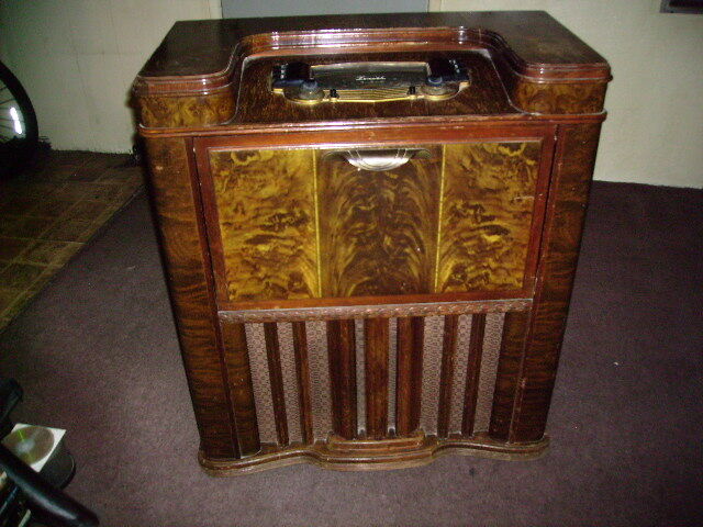1946 Zenith Radio Record Player
