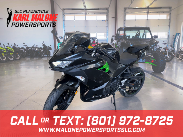 2023 Kawasaki Ninja 400 Metallic Magnetic Dark Gra