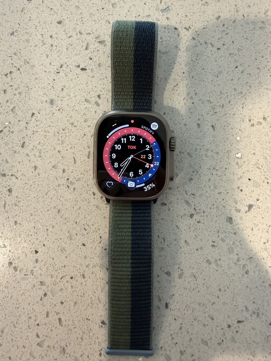 Apple Watch Ultra 1 49MM + 4 Watch Bands