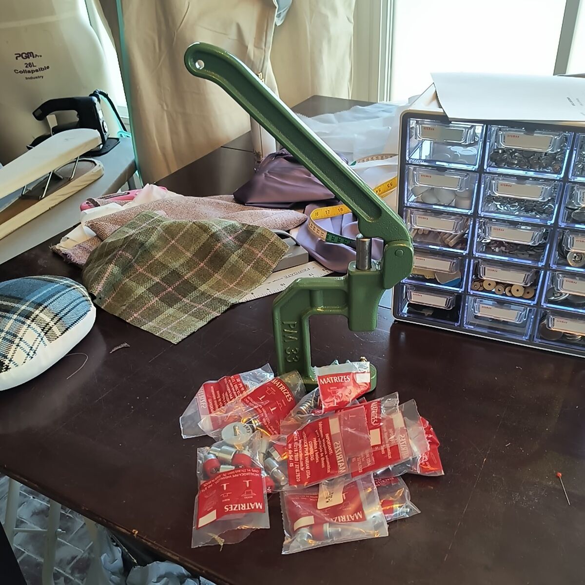 professional fabric button maker