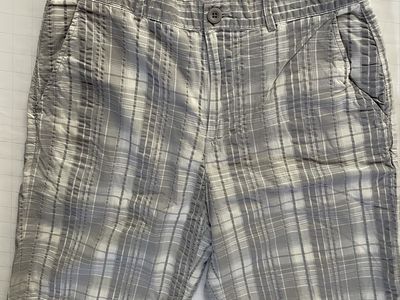 Calvin Klein Men's Plaid Chino Shorts Size 30 Gray/White Casual Flat Front