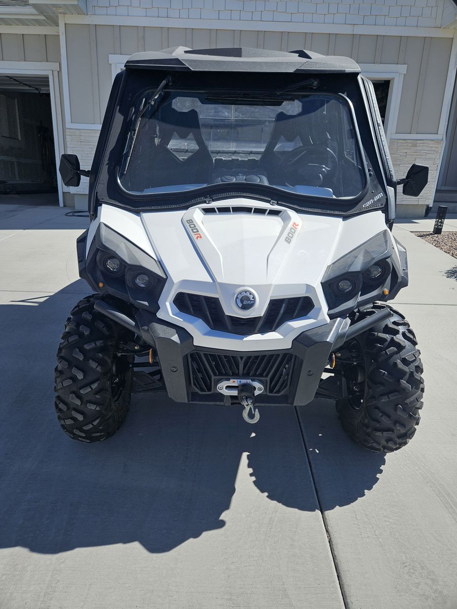 Can-Am Commander 800R