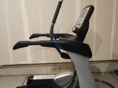 True Fitness CS900 Commercial Elliptical - Excellent Condition