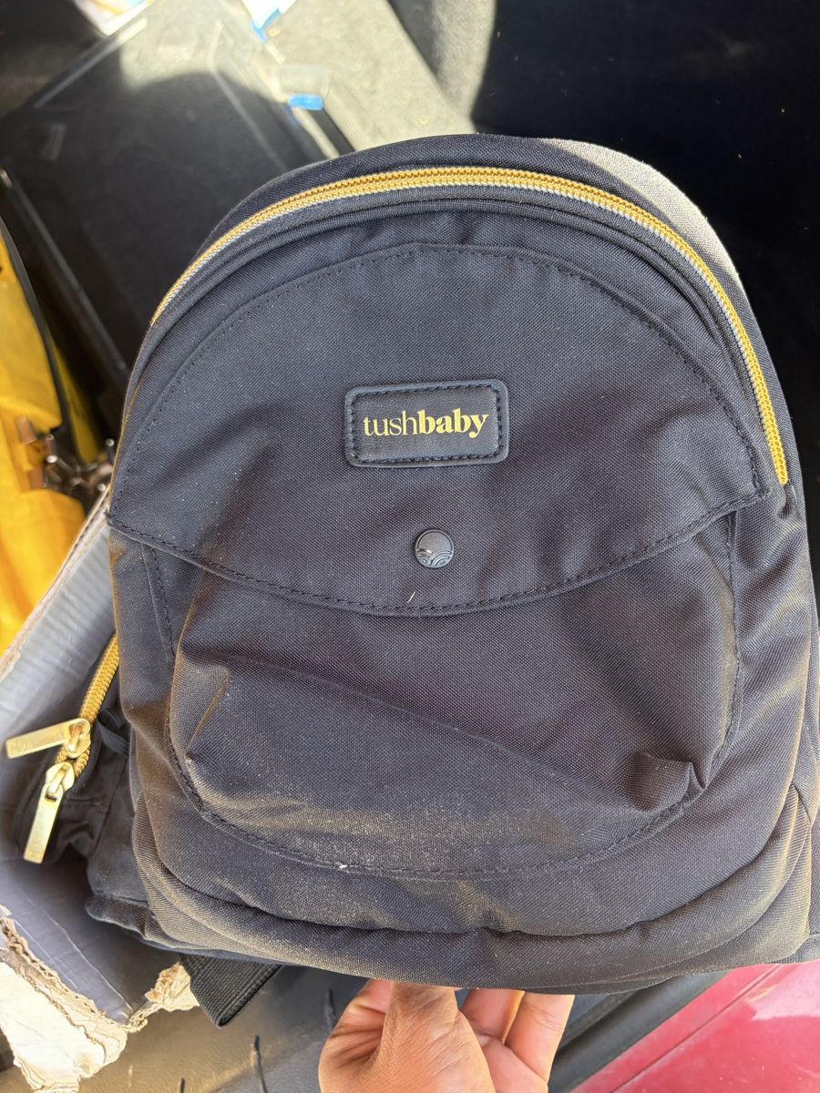Tush baby carrier