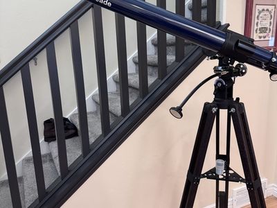 Meade Model 285 Refractor Telescope on Equatorial Mount - Great for Stargazing!