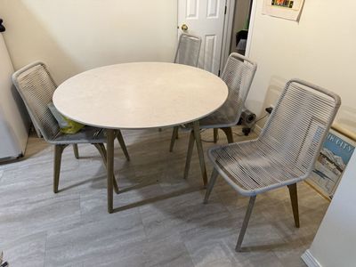 48” round table with four chairs (indoor /outdoor)