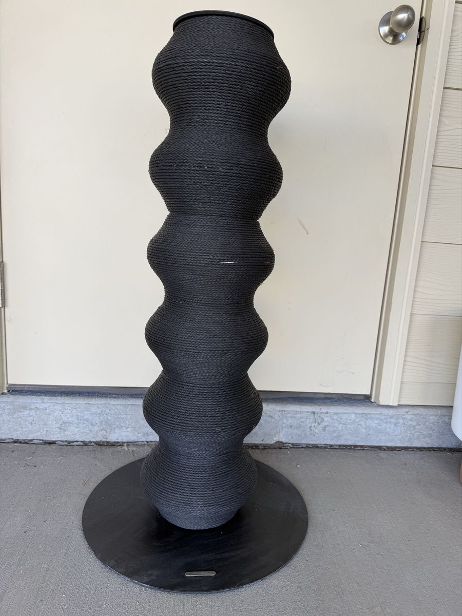 Pewos Coral Cat Scratcher Minimalist Wavy Scratcher Post Black Excellent Condition