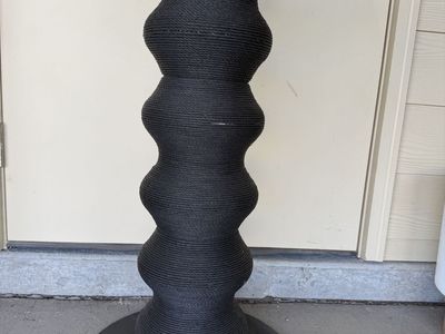 Pewos Coral Cat Scratcher Minimalist Wavy Scratcher Post Black Excellent Condition