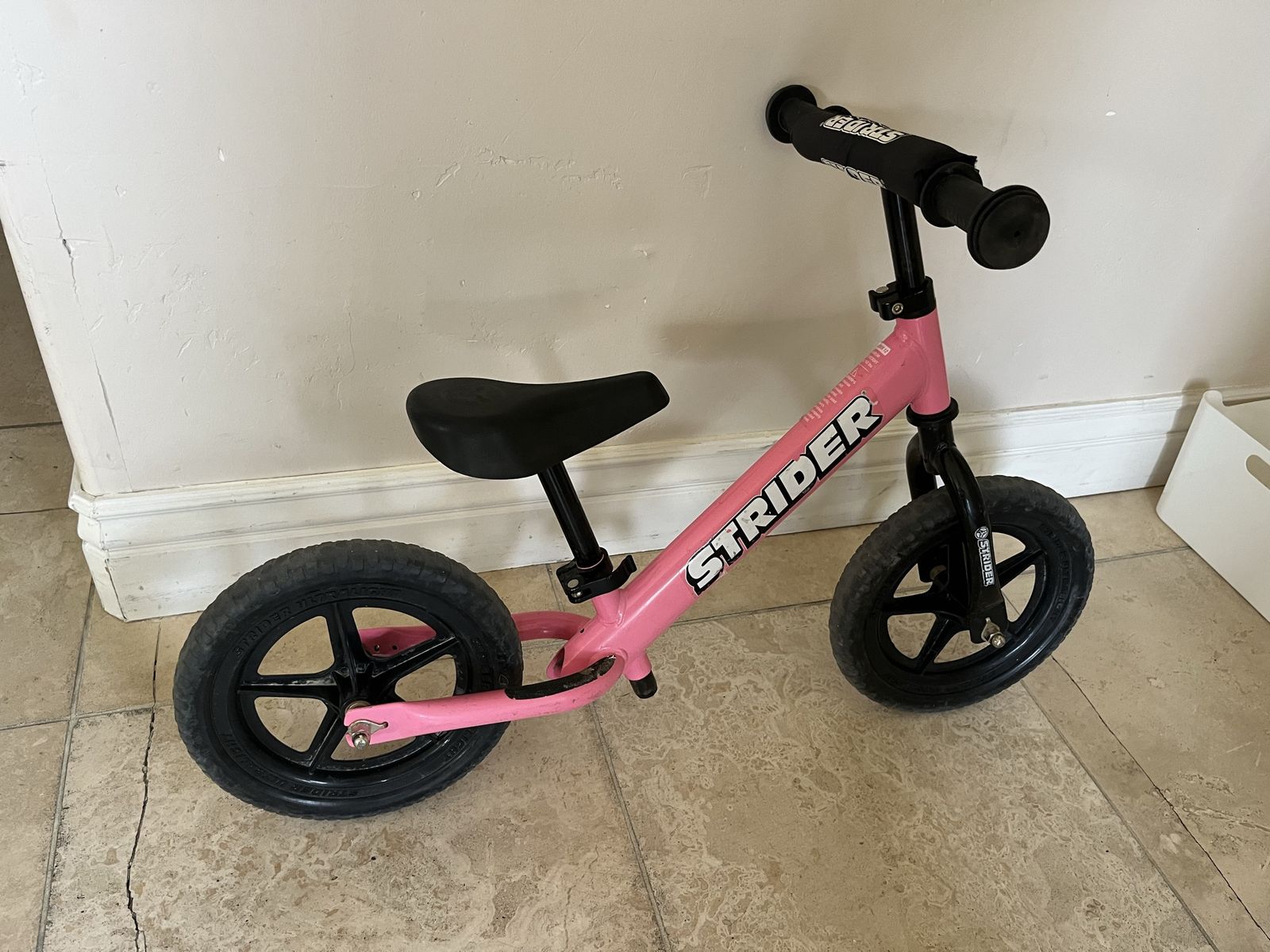 Nice pink strider balance, Bike