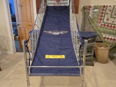 Wall mounted foldable basketball hoop