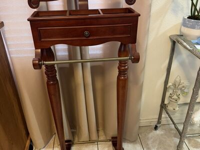 Beautiful Vintage Bombay Company Suit Valet Stand