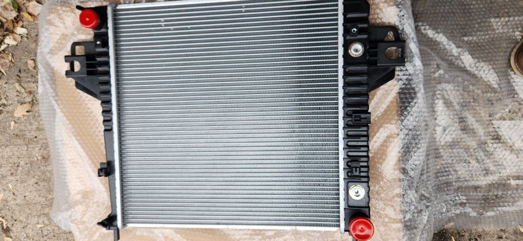 NEW RADIATOR JEEP LIBERTY V6