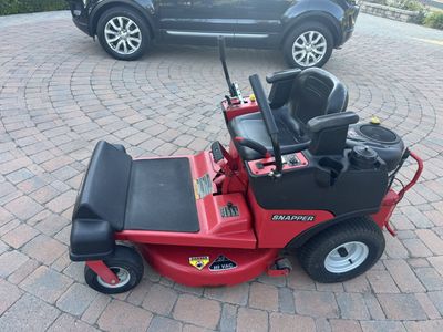 Snapper 33" Hi-Vac 18HP Intek Zero-Turn Riding Mower